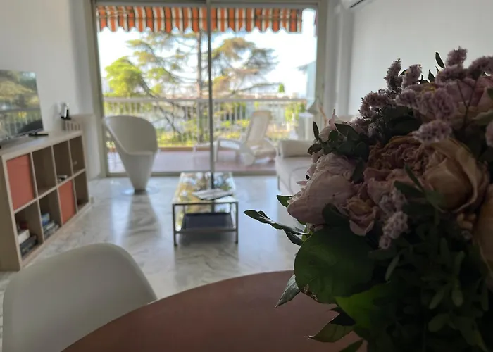 F1 Au Calme Dans La Verdure, Terrasse, Piscine Et Parking