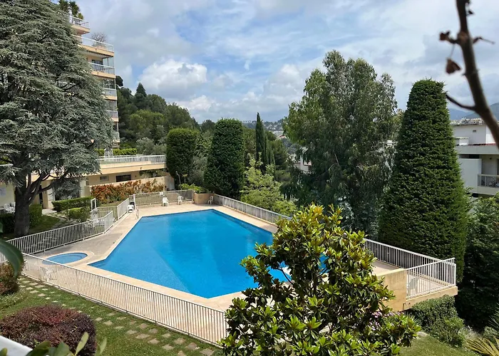 F1 Au Calme Dans La Verdure, Terrasse, Piscine Et Parking
