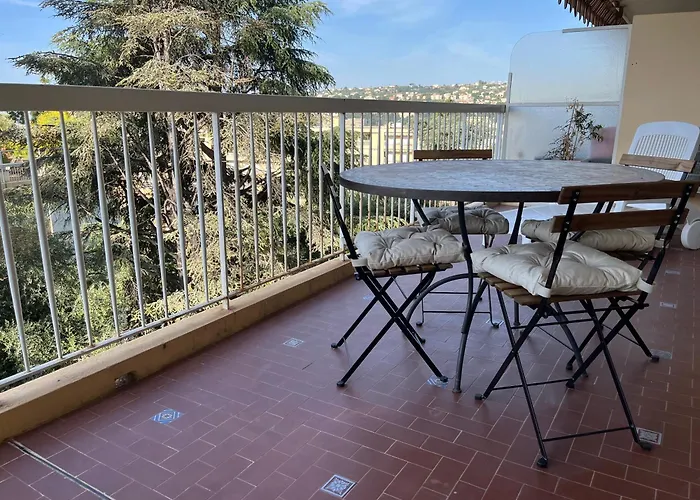 F1 Au Calme Dans La Verdure, Terrasse, Piscine Et Parking