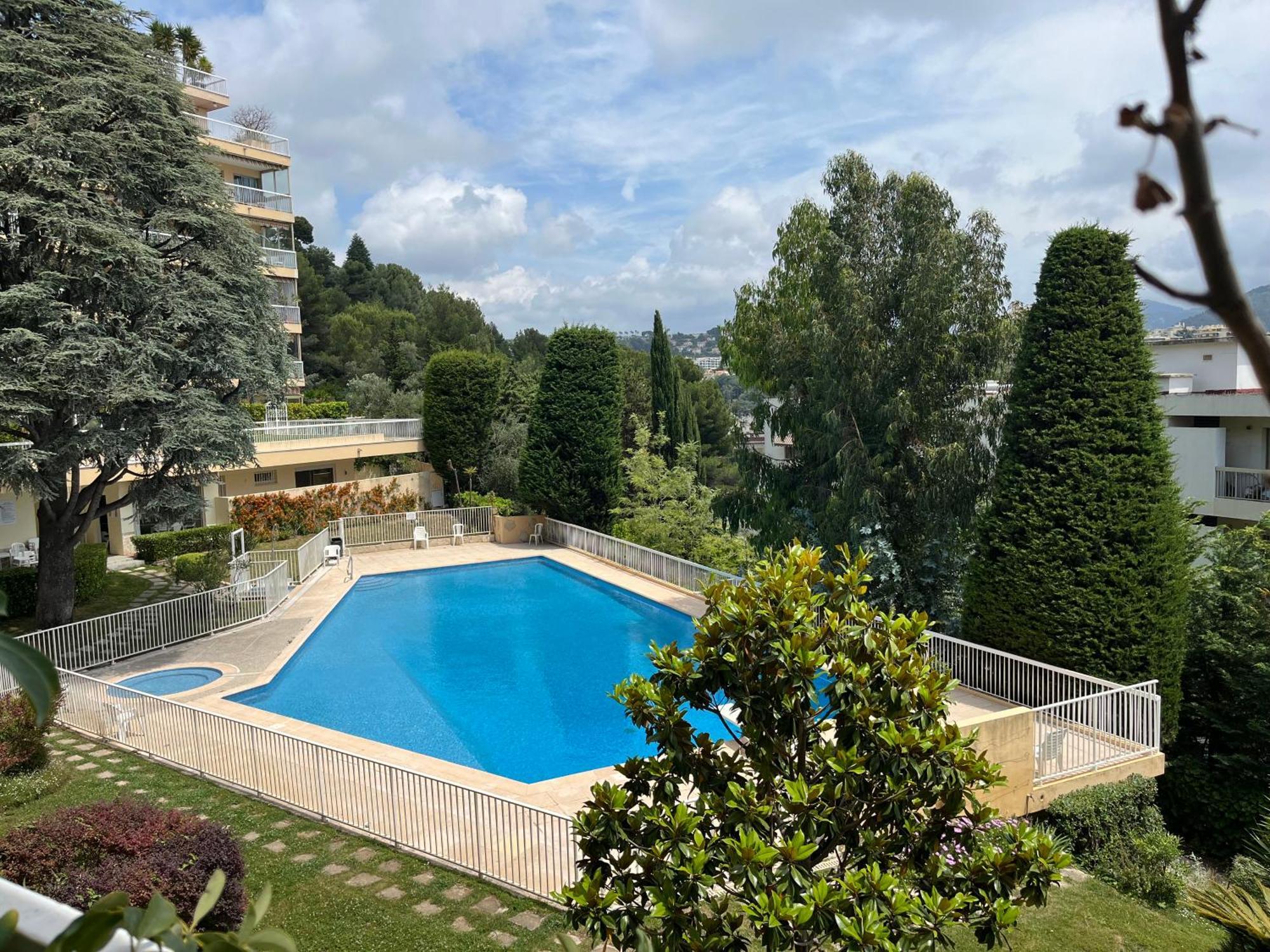 Appartement F1 Au Calme Dans La Verdure, Terrasse, Piscine Et Parking *